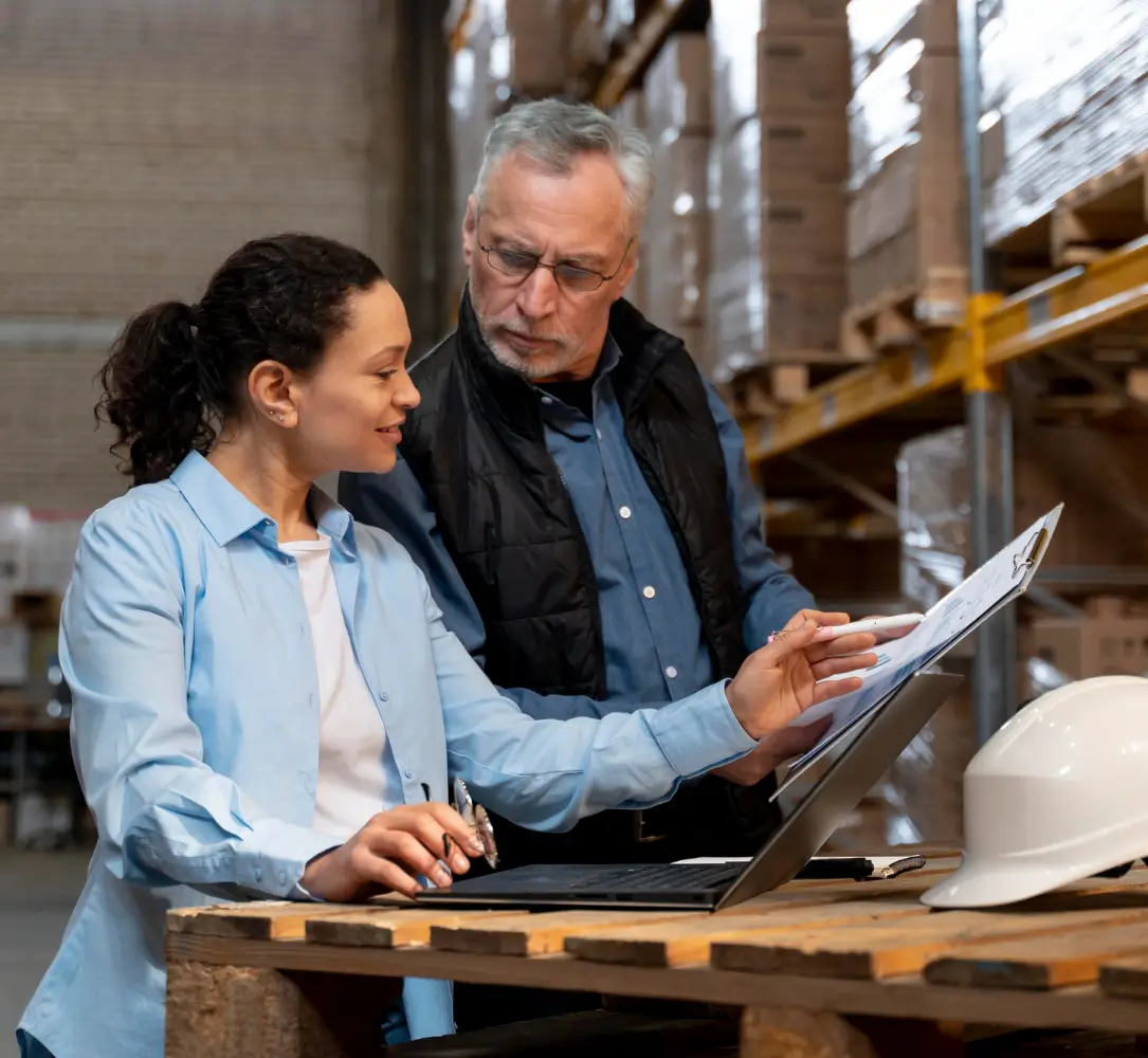 Consultants homme et Femmes dans la chaine logistique - Stockbooking